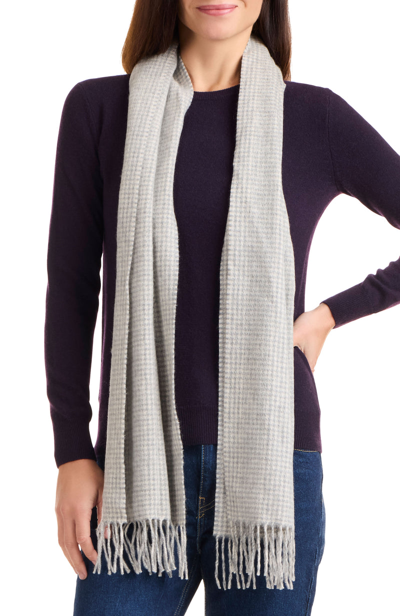 model wearing CASHMERE HOUNDSTOOTH SCARF in grey